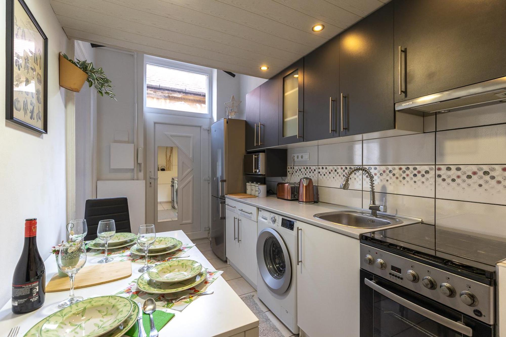 Eighth Wonder Apartment Budapest Bagian luar foto