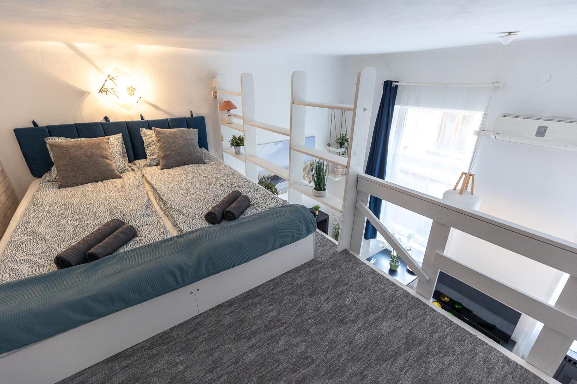 Eighth Wonder Apartment Budapest Bagian luar foto